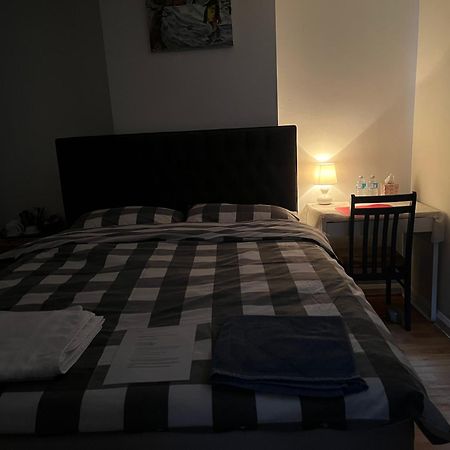 Large Double Bedroom With Free On Site Parking Kingston upon Thames  Exterior foto